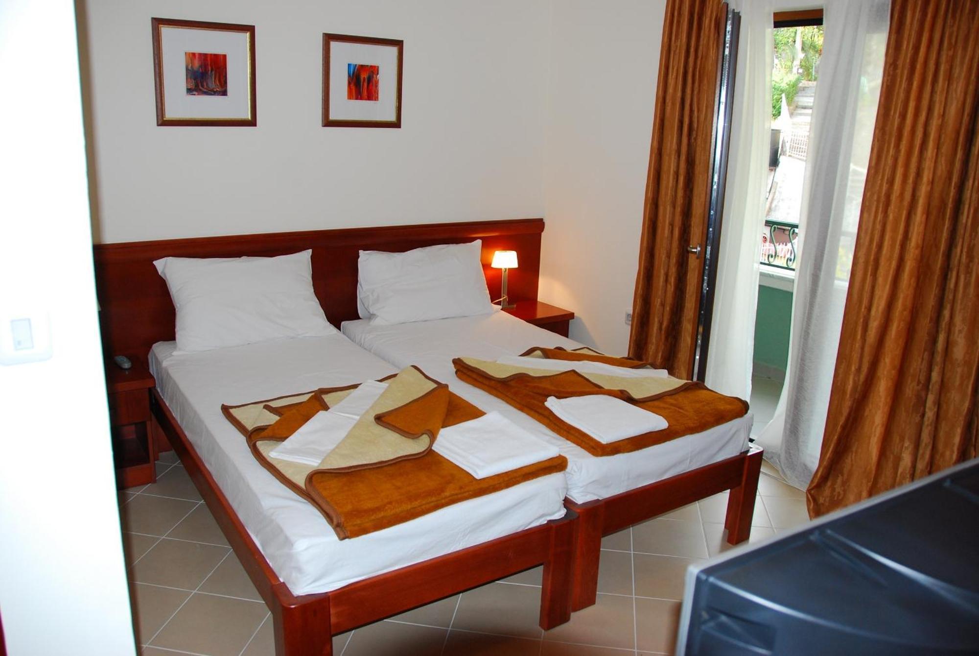Apartments Krapina Budva Luaran gambar